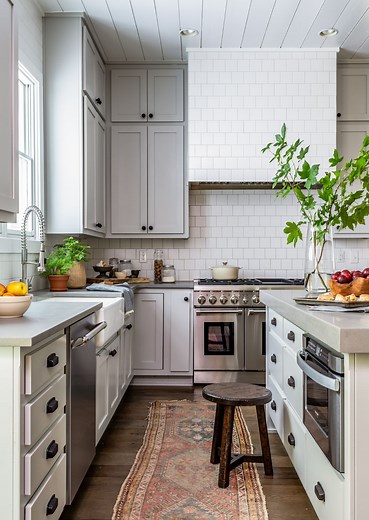 How to Get the Look of a Transitional Kitchen for Timeless Style