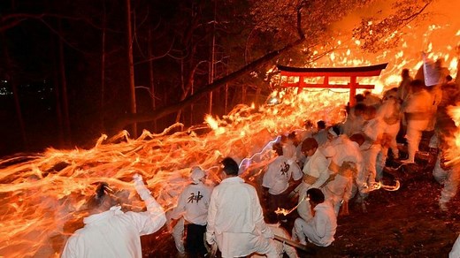 【動画】厳寒貫く　炎の竜　和歌山県新宮で御燈祭り：紀伊民報AGARA｜和歌山県のニュースサイト