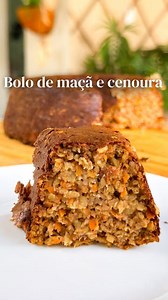 Keila Bezerra Lopes on Instagram: "Bolo de maçã 🍎 cenoura 🥕 e aveia Ingredientes - 2 xícaras de aveia em flocos finos - 1 colher de sopa de fermento em pó - 1 xícara de leite da sua preferência -1 maçã 🍎 ralada - 1 cenoura 🥕 ralada - 2 ovos 🥚 -1/2 xícara de xilitol ( ou açúcar mascavo) - 1 colher de sopa de canela em pó MODO DE PREPARO Misture os secos aveia,açúcar, canela Adicione leite, ovos, maçã e cenoura ralada, misture tudo e por último o fermento. Coloque em uma forma untada e leve a