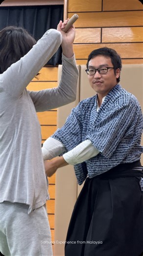 A sports chanbara enthusiast from Malaysia joined our Samurai experience in Tokyo! In the group class, he trained alongside Japanese students. The 50-minute session was more intense than expected, and practicing one-on-one with the instructor left them amazed by the sheer power! It’s a great workout and highly recommended for Japanese participants too. If you want a full-on Samurai training experience in Tokyo, this is a must-try! 📅 October 25, 2025 #SamuraiExperience #TokyoTravel #exploretokyo