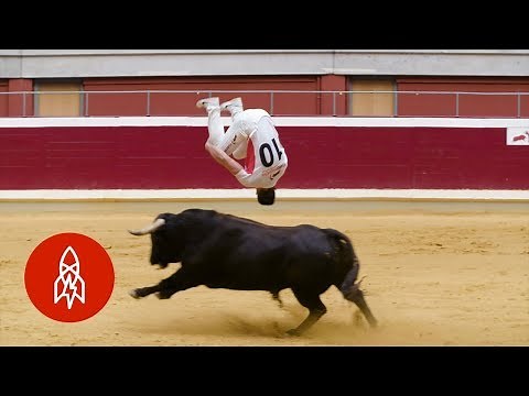The Jaw-Dropping Art of Bull-Leaping