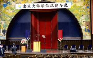 2022年东京大学学位授予式记录。【毕业式，安田讲堂内部】