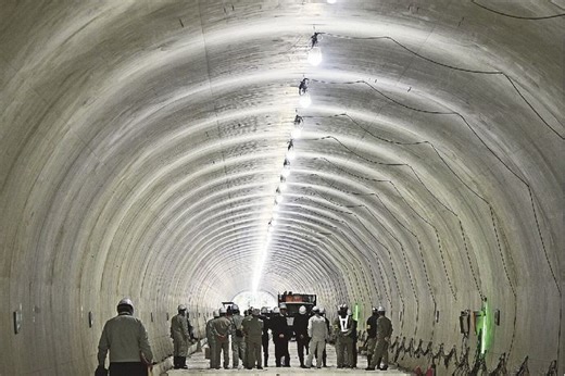 【動画】検討委が「安全」と評価　11月供用へ、不良箇所を再施工、八郎山トンネル、和歌山：紀伊民報AGARA｜和歌山県のニュースサイト