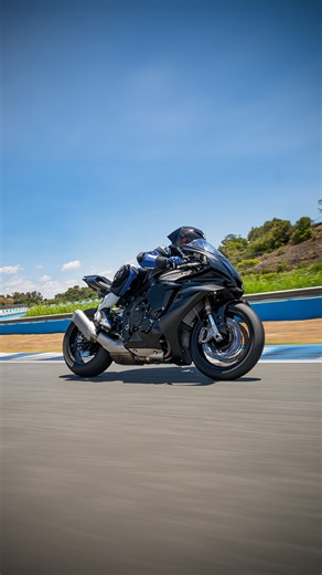 Meet the new R1 RACE 🔥 Ready to take your riding performance to the next level, this track-only model features an all-new aerodynamic package with MotoGP-inspired winglets for optimum race-proven downforce, upgraded suspension, and a brand-new Brembo braking system for ultimate stopping power. Discover the R1 RACE - link in comments 🔗 #RevsYourHeart #WeR1 | Yamaha Racing