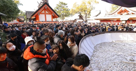 「病気のない1年に」初詣に大勢の参拝客　6年ぶりに神馬も出社、住吉大社で