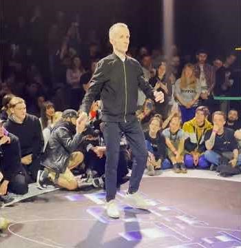 Amazing Robot Dance Battle | Robot Vall