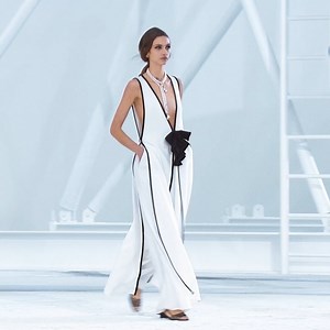 See the latest CHANEL Spring-Summer 2021 Ready-to-Wear collection, imagined by Virginie Viard and presented on October 6th at the Grand Palais in Paris. See all the looks on chanel.com/-WW_RTW_SS2021 | CHANEL