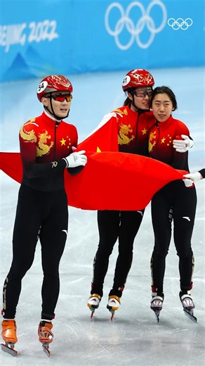 Golden glory on home ice! 🥇 People's Republic of China 🇨🇳 delivered a breathtaking performance at Beijing 2022, capturing gold in the short track speed skating mixed team relay. | Olympics