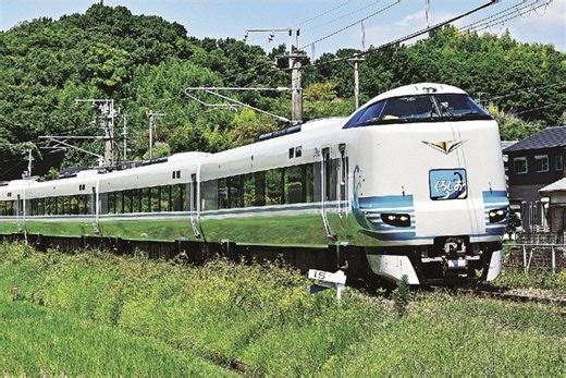 【動画】波まとう「くろしお」　60周年ラッピング第２弾、ＪＲ西日本、和歌山：紀伊民報AGARA｜和歌山県のニュースサイト