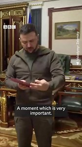 “When you win, bring it back to Malibu.” Hollywood actor Sean Penn has given his Oscar to Ukraine’s President Volodymyr Zelensky. https://bbc.in/3UpZGdR | BBC News