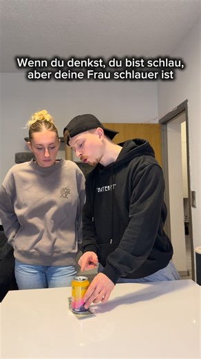 Jouline - Niklas on Instagram: "Das sind Dollarscheine, was hat das wohl zu bedeuten? 🫣 • • #viral #couple #couplecomedy #relationship #fyp"